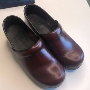 Dansko clogs size 39 EUC